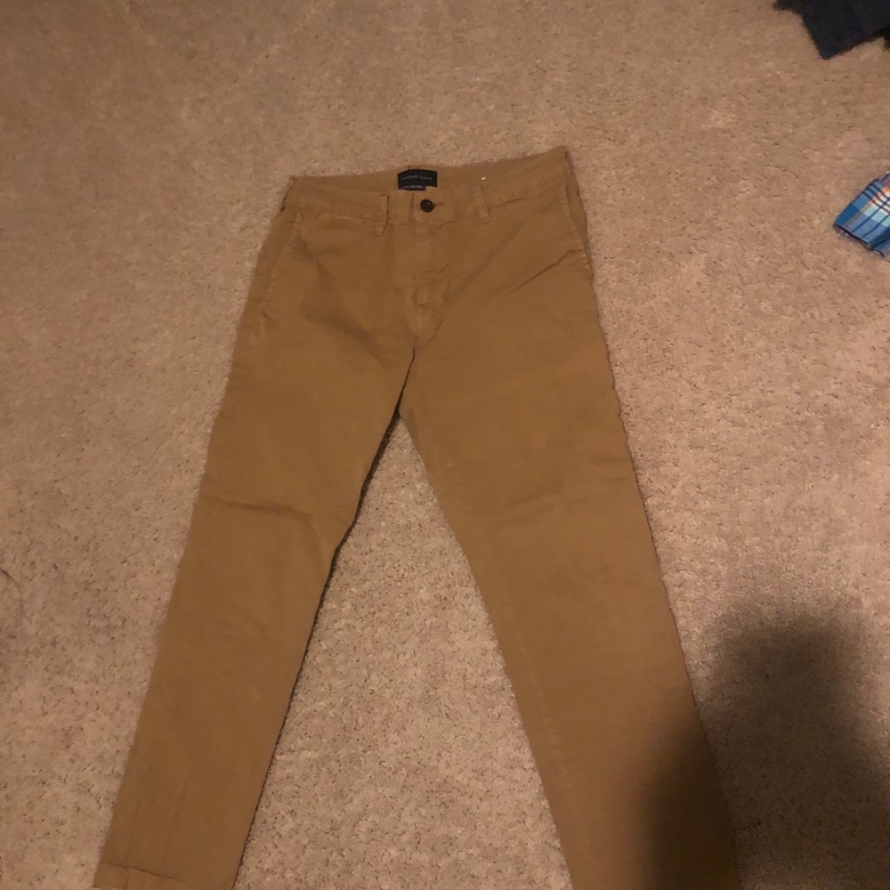 American Eagle Khakis SIZE 32/30